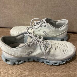 Women’s on cloud x running shoe size 7.5